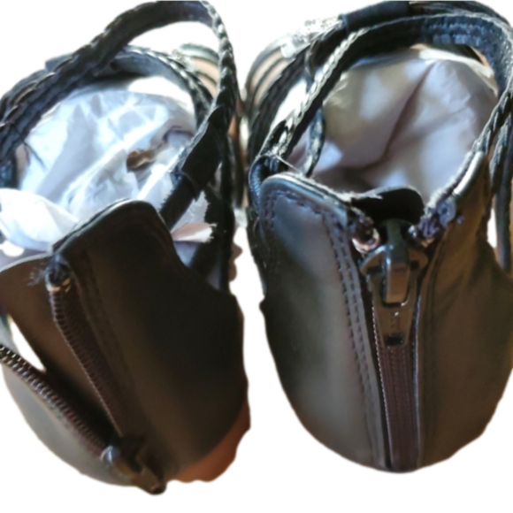 Size 9.5 Women's S.O. sandals. Brand New!! - Picture 3 of 4